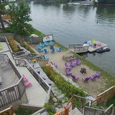Riverfront Cottages Уасага Бийч Екстериор снимка