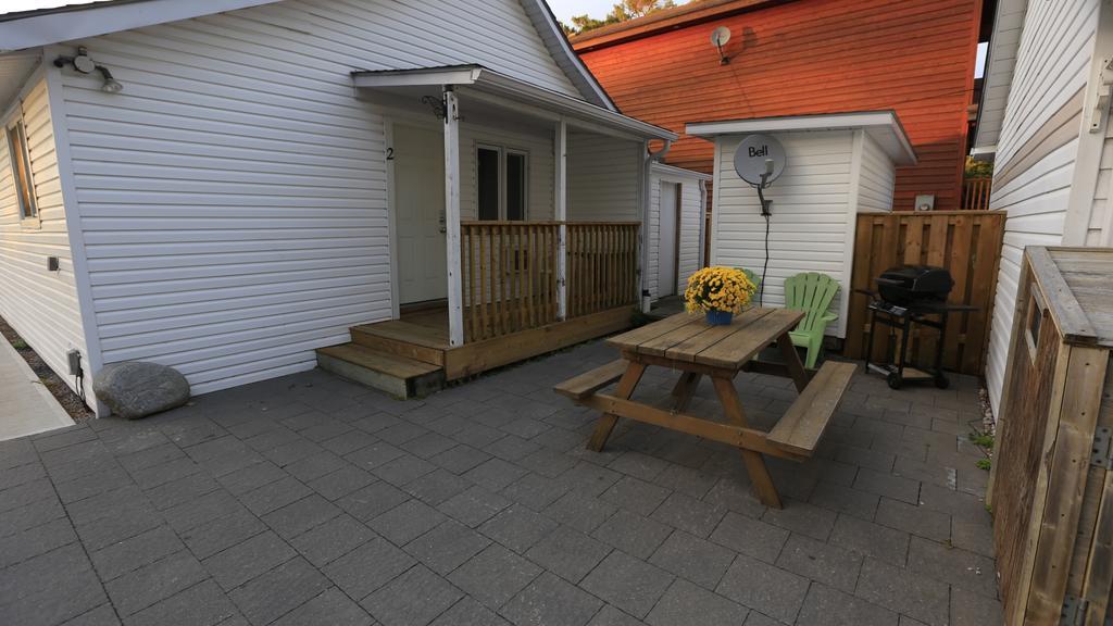 Riverfront Cottages Уасага Бийч Екстериор снимка