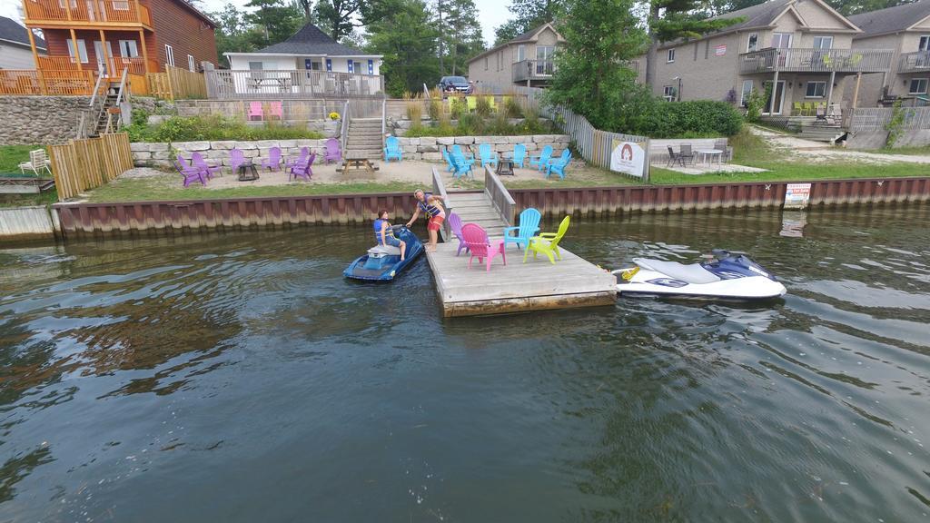Riverfront Cottages Уасага Бийч Екстериор снимка